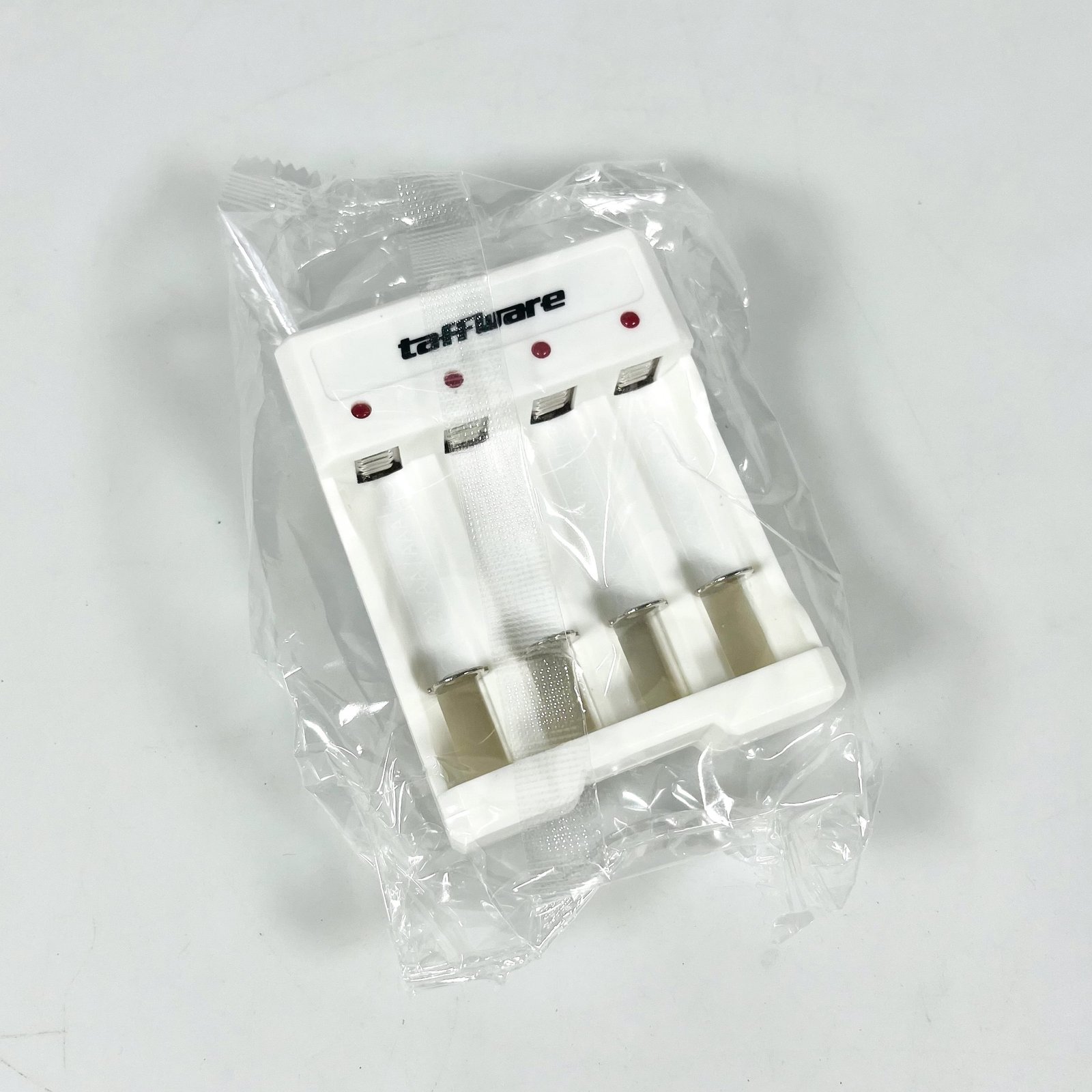 Taffware Charger Baterai 4 Slot AA AAA Ni-MH Ni-CD USB Plug - B-04 - White 6